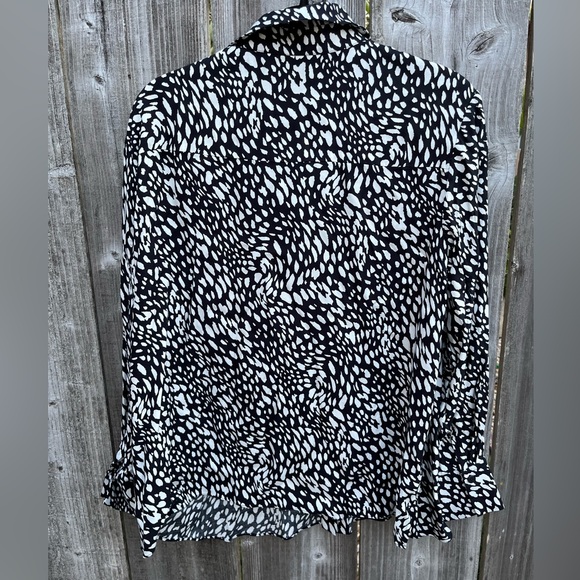 Black and White Pattern Blouse - Picture 4 of 5